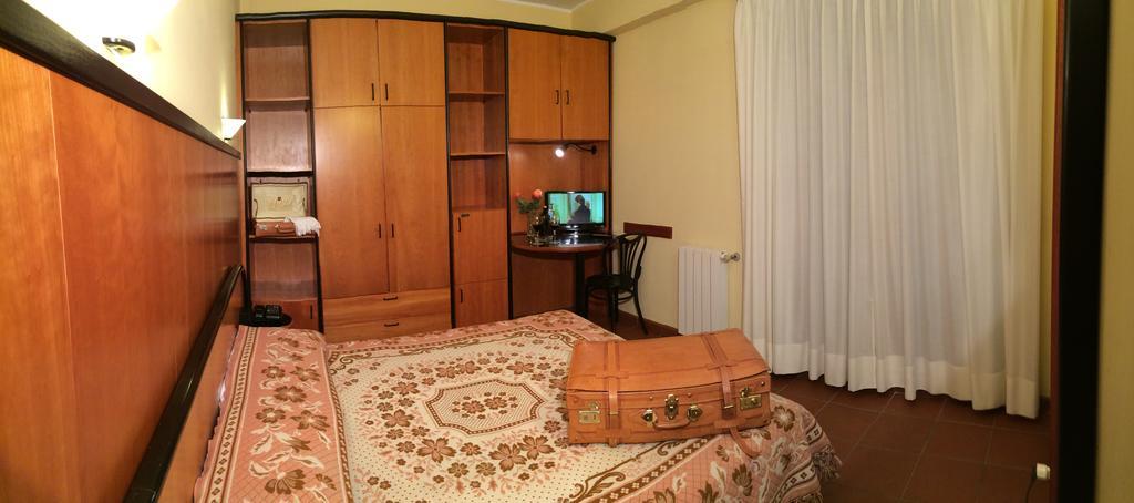 Lh Albergo Il Picchio Pescasseroli Bilik gambar
